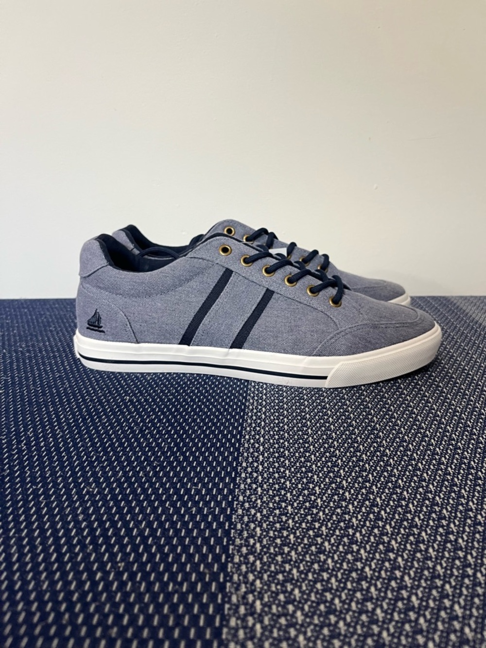 SAIL Men's Casual Canvas Sneakers in Light Blue with Navy Accents - BRAND NEW